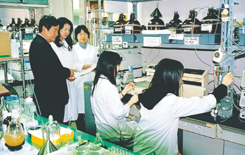 徳島文理大学 生薬研究室